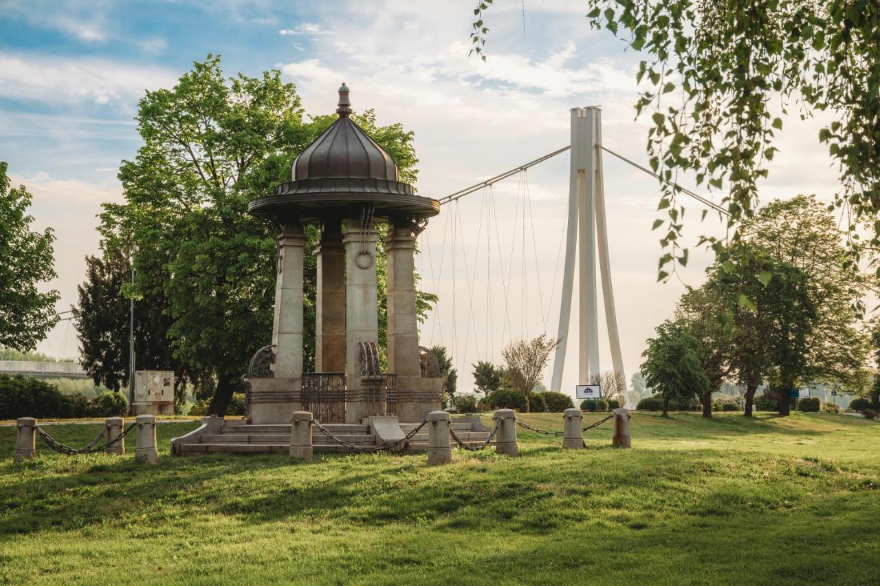 Bells Osijek Hotel Ngoại thất bức ảnh