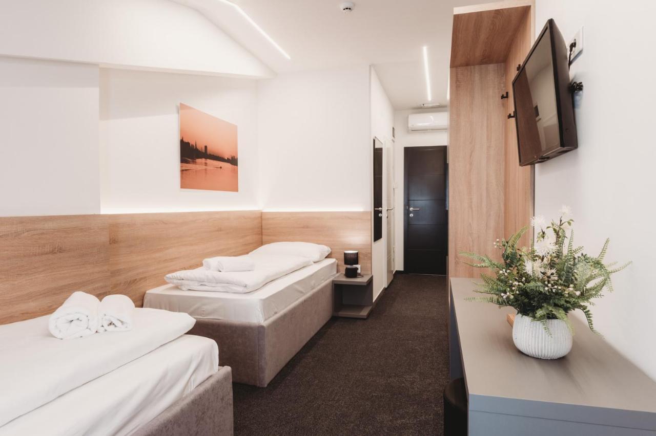 Bells Osijek Hotel Ngoại thất bức ảnh