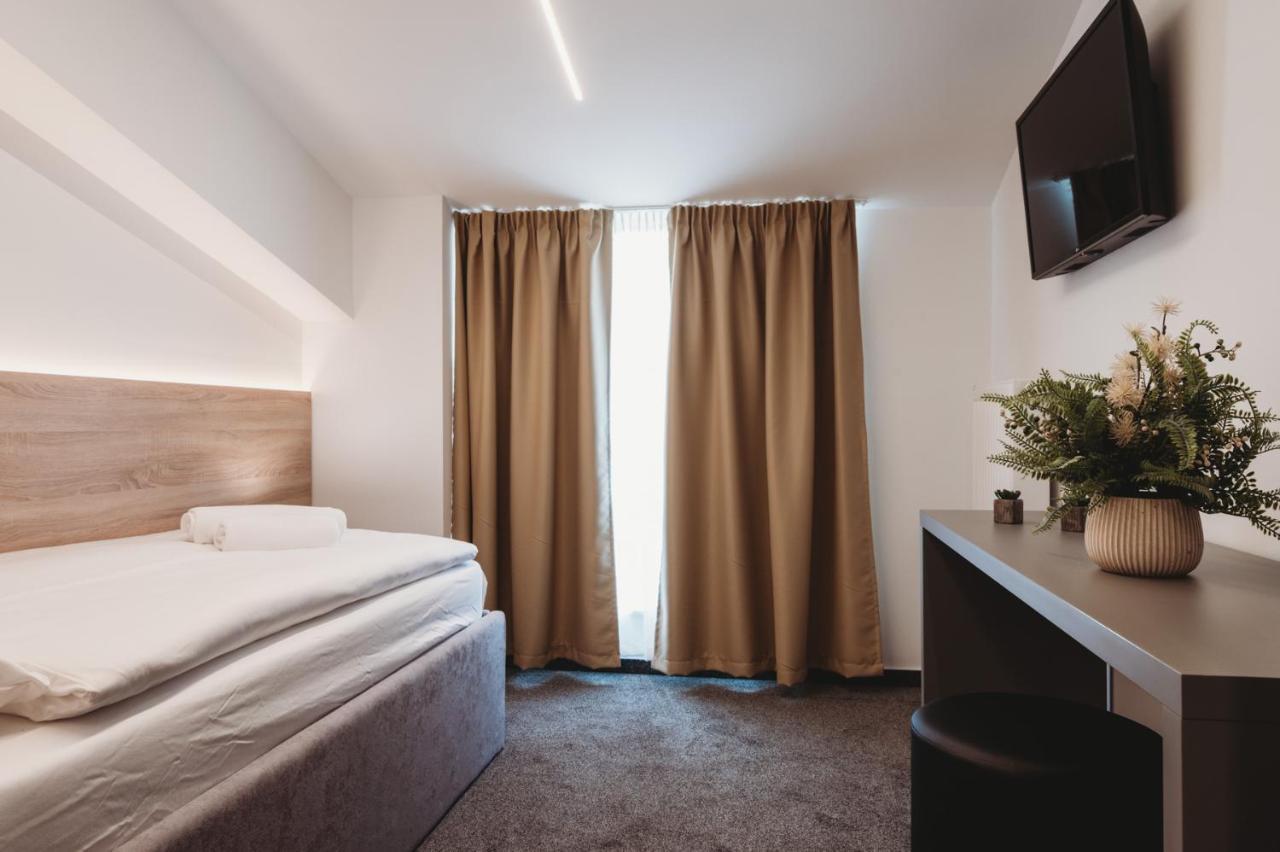 Bells Osijek Hotel Ngoại thất bức ảnh